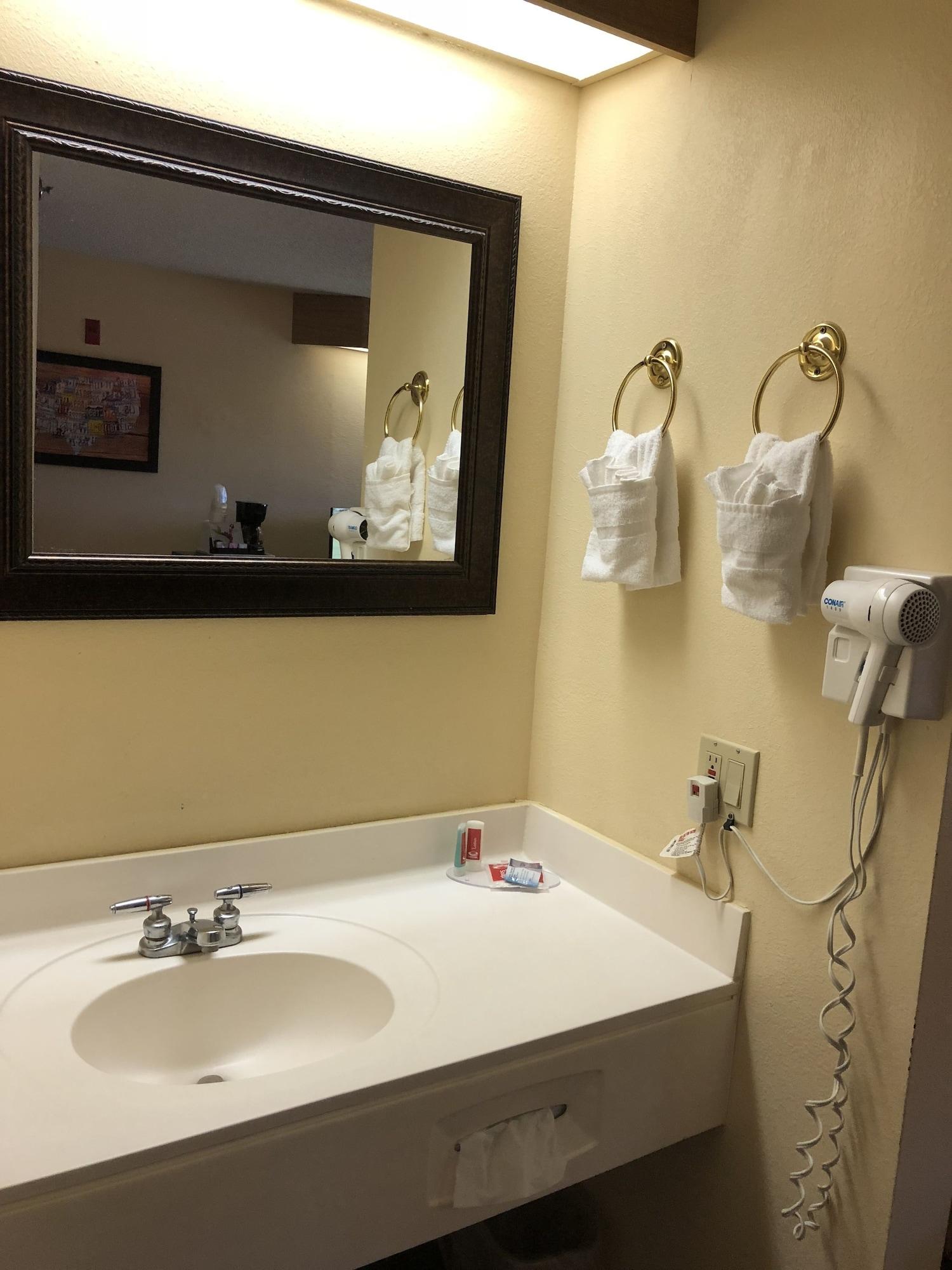 Econo Lodge Лондон Экстерьер фото