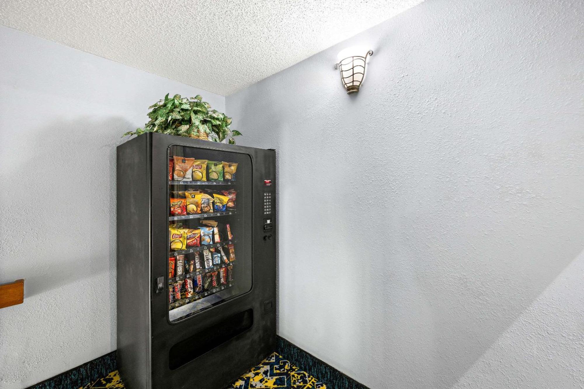 Econo Lodge Лондон Экстерьер фото