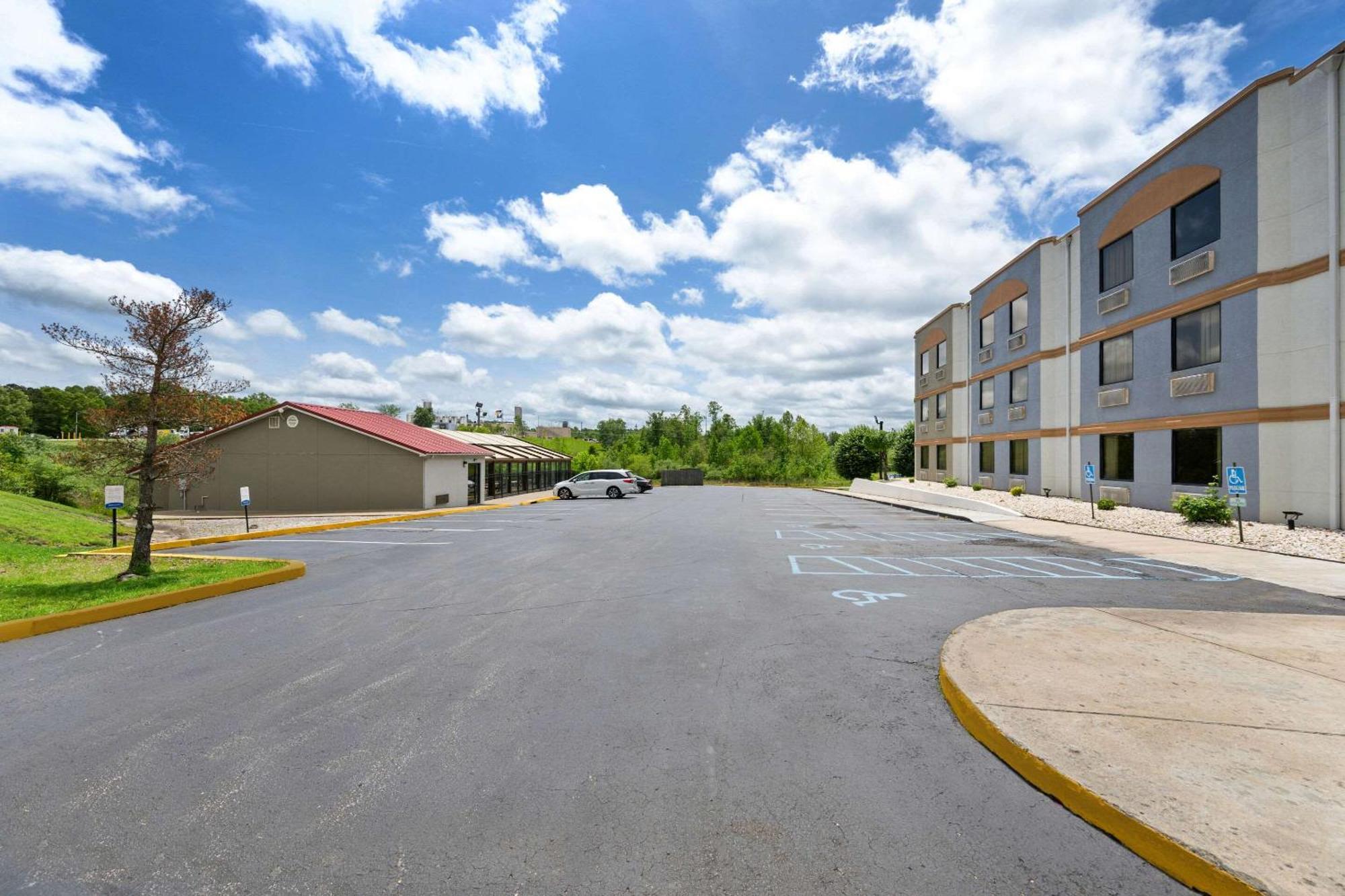 Econo Lodge Лондон Экстерьер фото