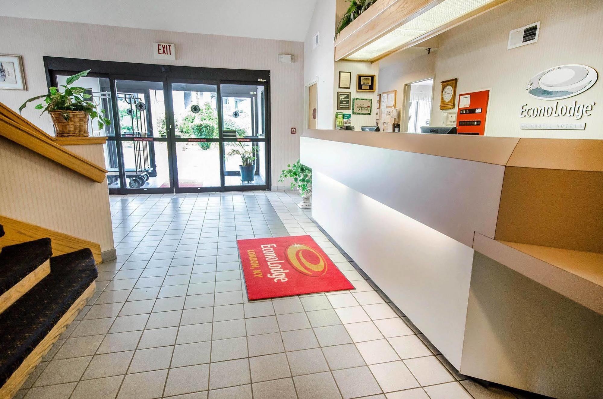 Econo Lodge Лондон Экстерьер фото